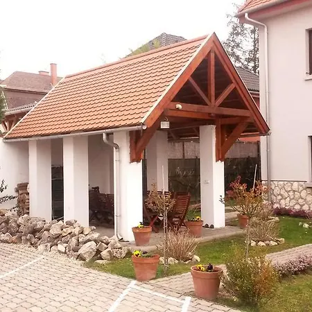 Sasi Panzio 2 Guest house Esztergom