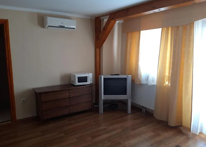 Sasi Panzio 2 3* Ostřihom